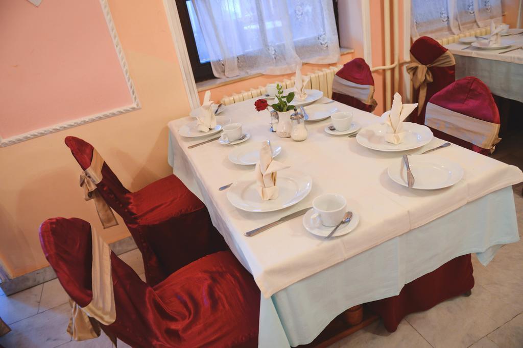Beli Dvor Hotel Sombor Exterior photo