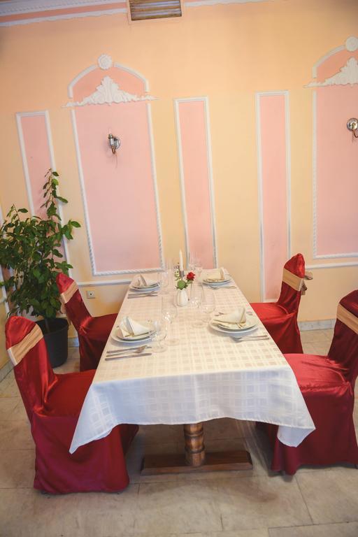 Beli Dvor Hotel Sombor Exterior photo
