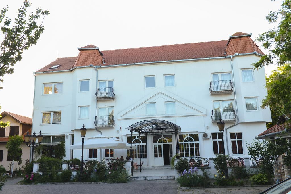 Beli Dvor Hotel Sombor Exterior photo